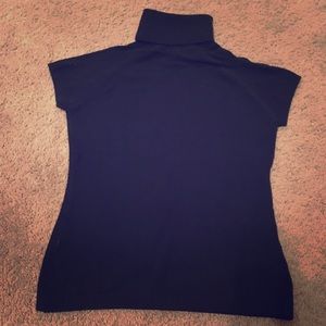 Short-sleeve, black knit turtleneck